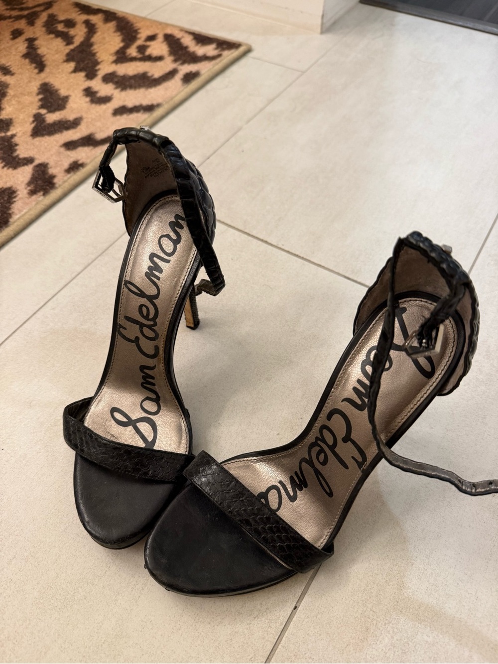 Sam Edelman Eleanor Snakeskin Texture Black Heels